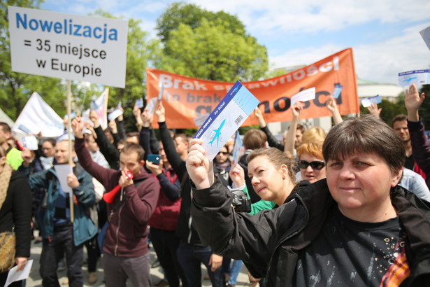 Protest fizjoterapeutów przed Sejmem