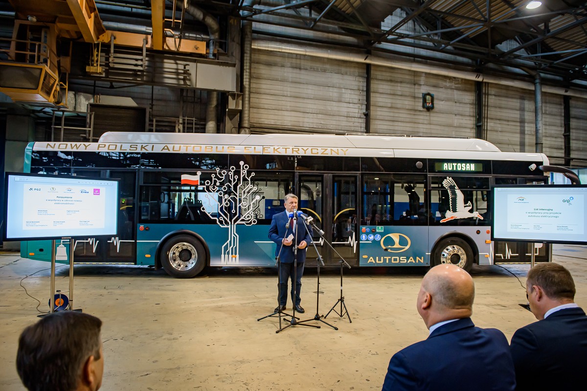 Pierwszy elektryczny Autosan już wyprodukowany. "Serce tego autobusu jest polskie"