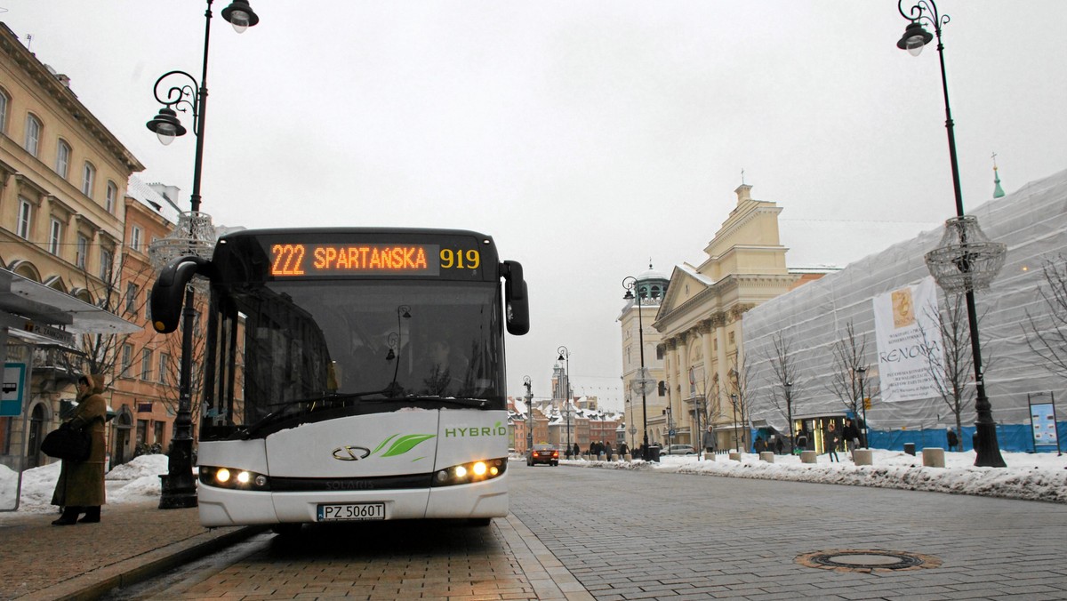 Ratusz szykuje rewolucję w komunikacji miejskiej. Regulamin obowiązków pasażerów ma zastąpić karta ich praw - podaje tvnwarszawa.pl.