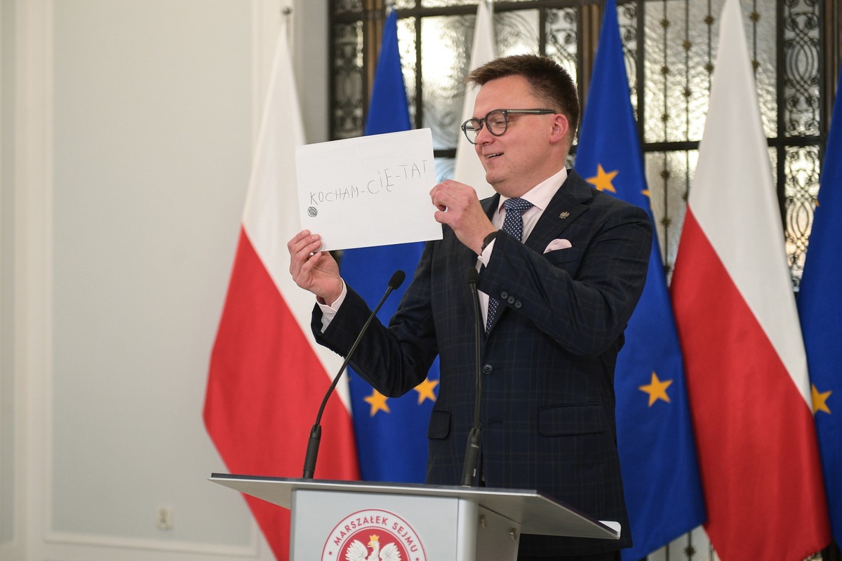 Warszawa, 13.09.2024. Marszałek Sejmu Szymon Hołownia podczas konferencji prasowej w Sejmie w Warszawie, 13 bm. (ad) PAP/Marcin Obara