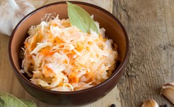 Najlepiej kupować na wagę, z bazarku, z beczki... Zdrowe kiszonki