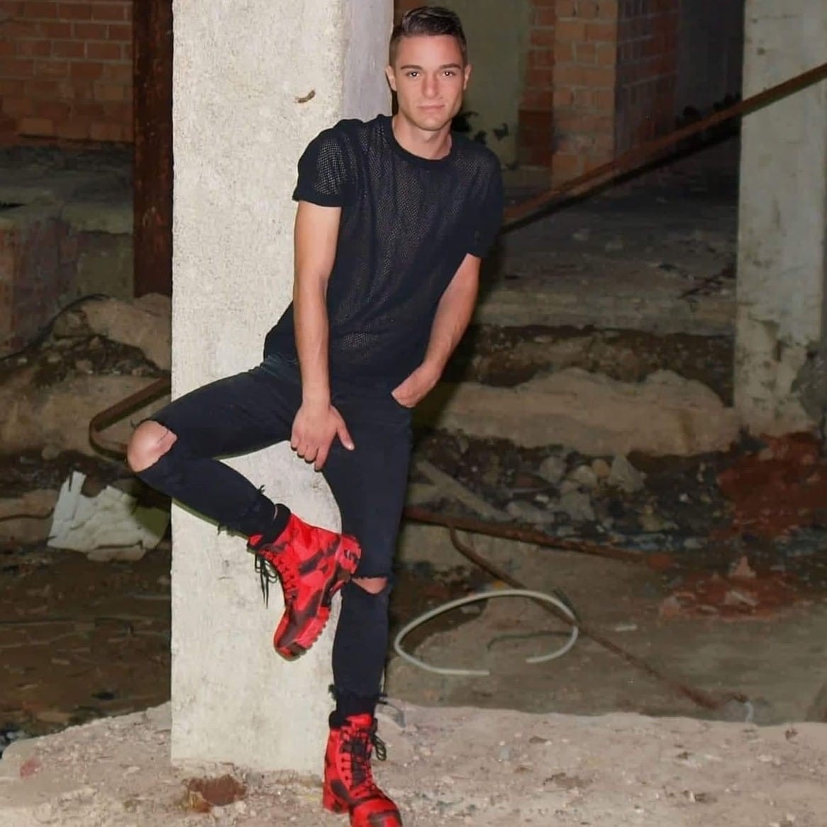 Spevák a influencer David Key.