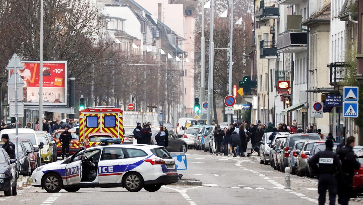 Strasburgu: policja tropi zamachowce 