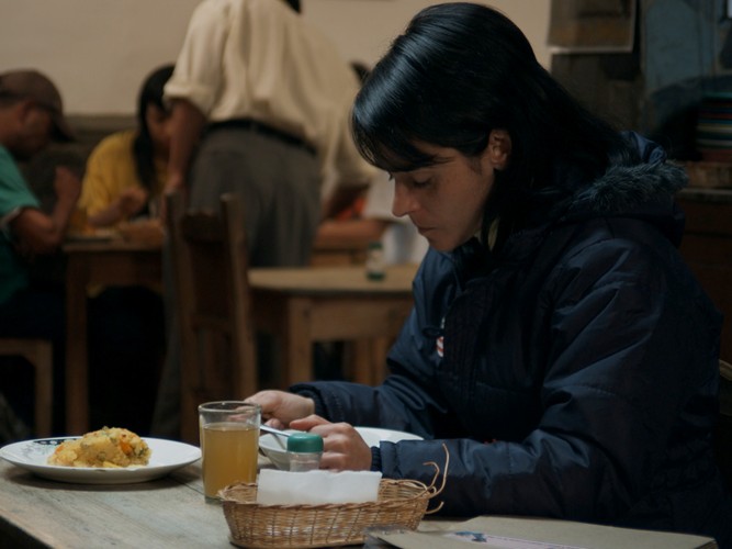 Karen płacze w autobusie