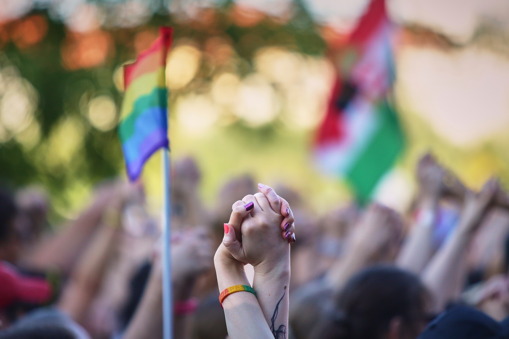 Budapeštiansky Pride, ktorý sa snažili zakázať, nakoniec prilákal do ulíc asi 200-tisíc ľudí.