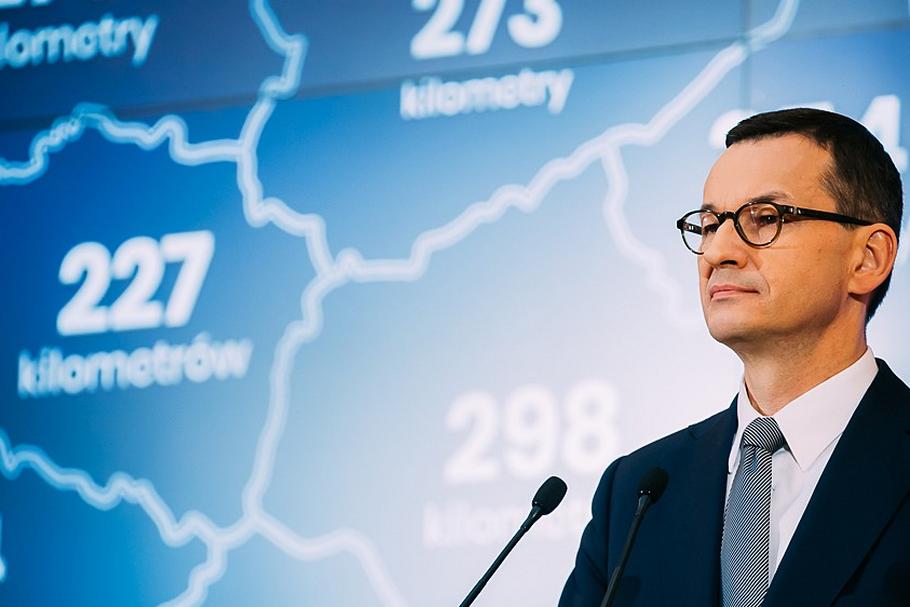 Premier Mateusz Morawiecki wziął udział wraz z ministrem infrastruktury Andrzejem Adamczykiem w konferencji prasowej, podczas której zapowiedział wzmocnienie programu Funduszu Dróg Samorządowych