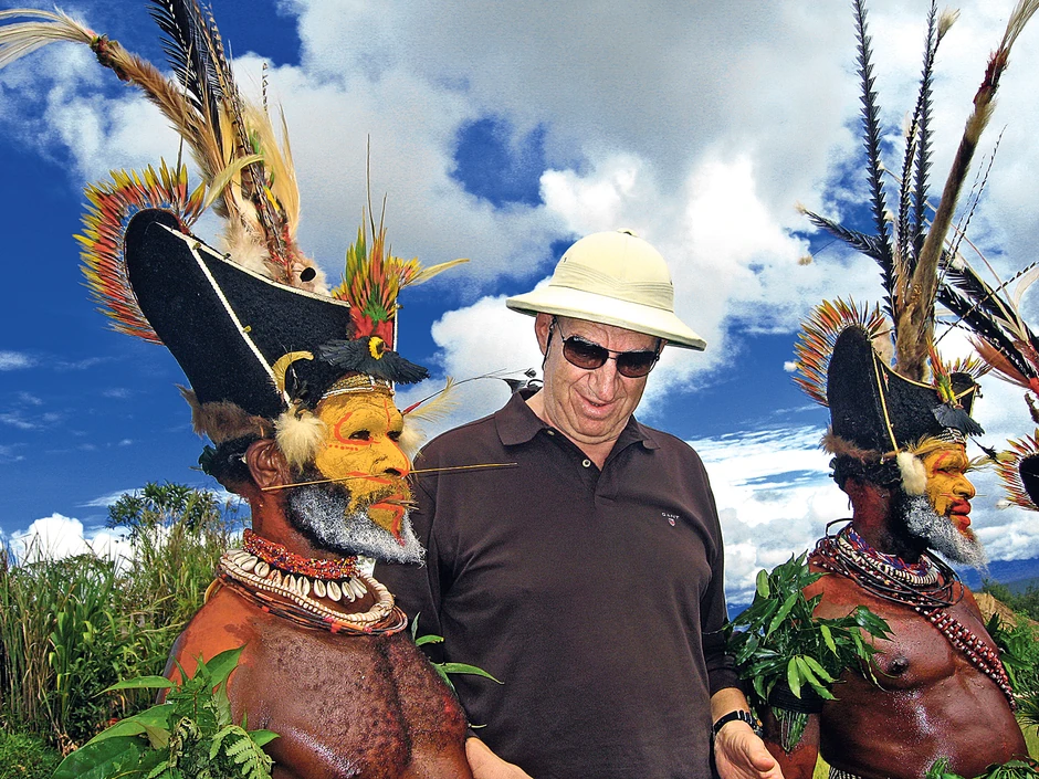 Sa pripadnicima domoradočkog plemena u Papui Novoj Gvineji