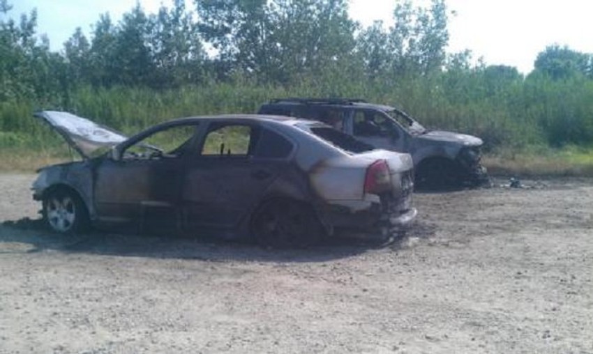 Uništena dva automobila