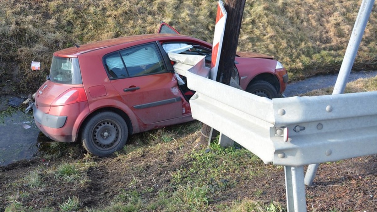 Podkarpackie: śmiertelny wypadek. Bariera ochronna przebiła samochód 