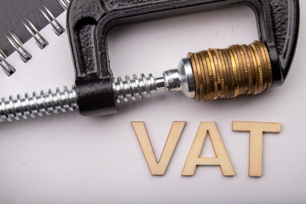 Czy usługi szkoleniowe finansowane w całości ze środków publicznych będą korzystały ze zwolnienia od VAT?