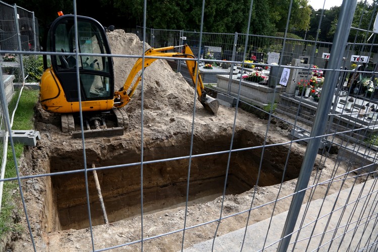 Ekshumacje na 'Łączce' na Powązkach