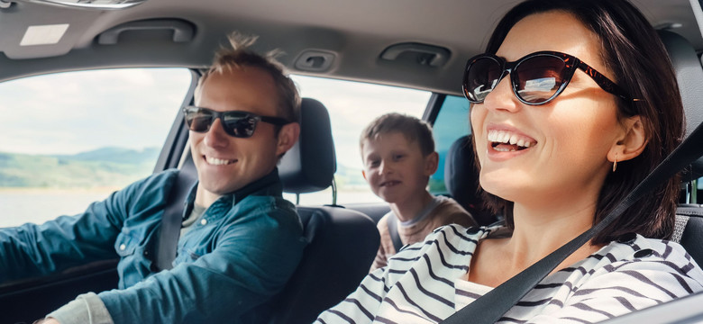 Samochodem na wakacje: Jak dbać o kręgosłup podczas długiej podróży?
