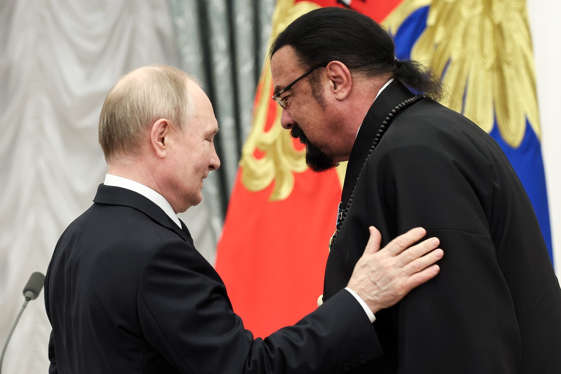 Bývalá hviezda akčných filmov Steven Seagal s ruským prezidentom Vladimirom Putinom.