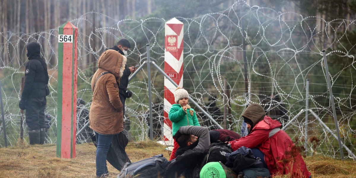 Niepokojące sceny na granicy polsko-białoruskiej. Tak wyglądała noc w zapalnym miejscu