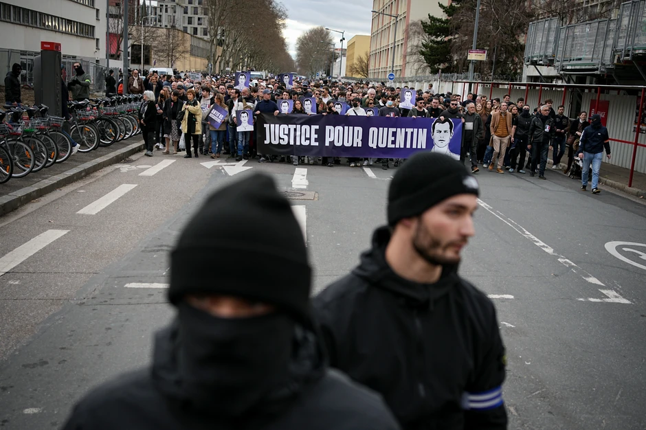 protest za Kventina Deranka pokrivalica