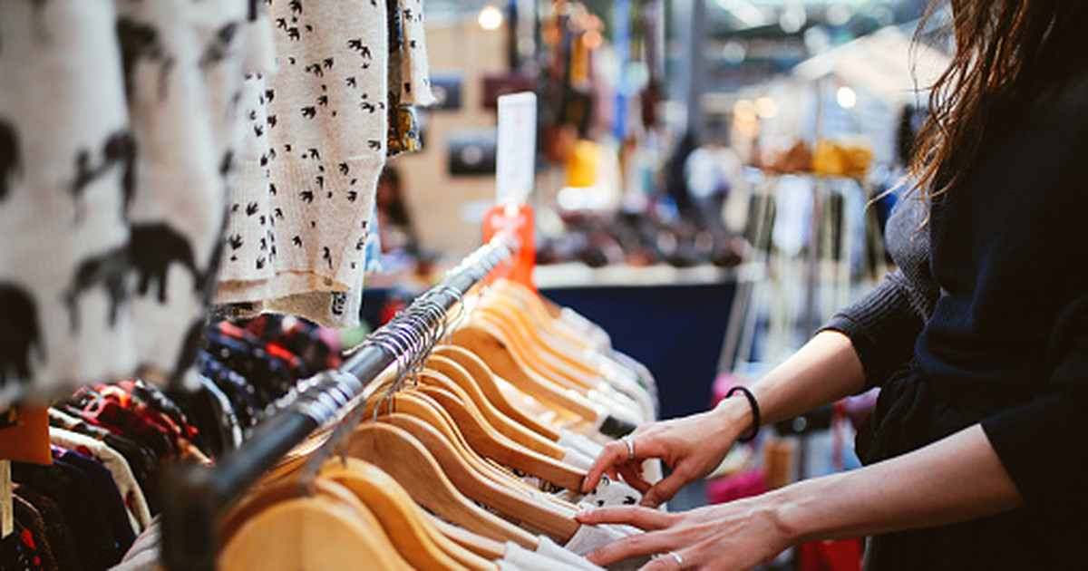 Spada liczba sklepów z odzieżą używaną w Polsce - Wiadomości