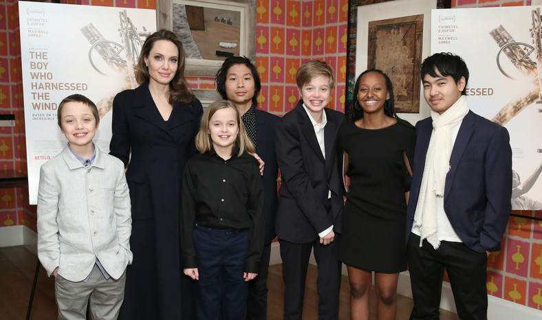 Shiloh Jolie-Pitt (z lewej), z Angeliną Jolie i rodzeństwem