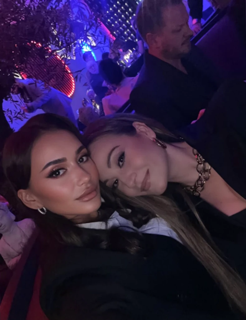 Emina Jahović, objava