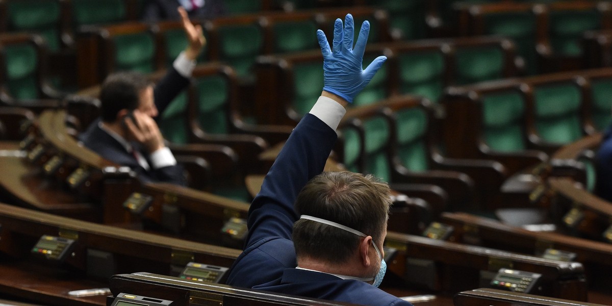 Prezydent podpisał w piątek ustawę dotyczącą tarczy antykryzysowej 2.0. Jest jednak różnica pomiędzy tym, co miało się w niej znaleźć, a co ostatecznie się znalazło. 