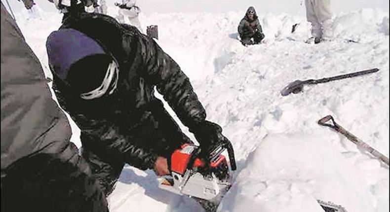 Indian soldier pulled out alive after six days buried in snow