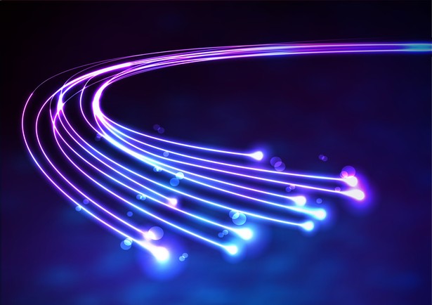 FTTH (Fiber to the home) - to usługa oferująca szybki internet, telewizję czy usługi telefoniczne w technologii światłowodowej. Mogą z nich korzystać zarówno małe i średnie firmy, jak i gospodarstwa domowe. Fot. Shutterstock