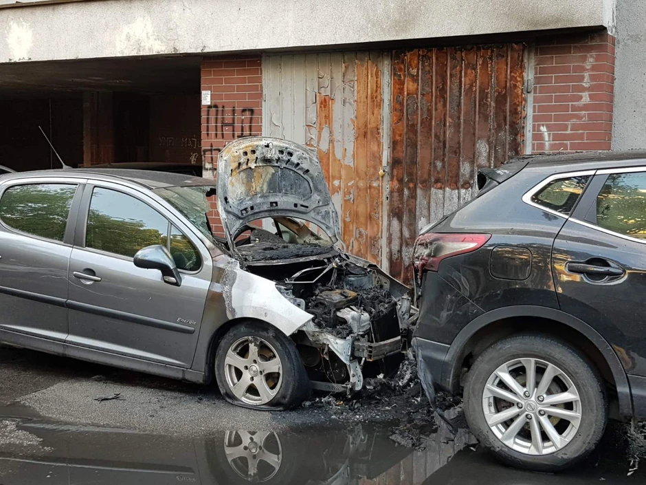 Odborniku zapaljen automobil