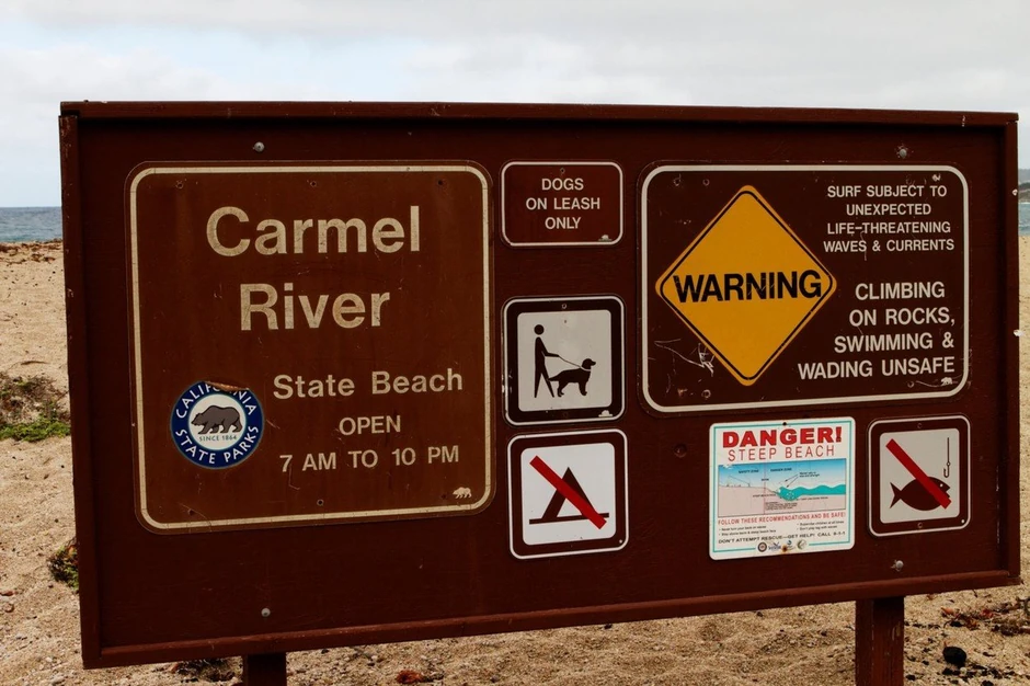 Znak upozorenja blizu plaže Manasteri