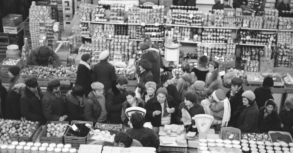 Życie codzienne PRL. Wyrobisz w tym quizie 100 proc. normy?