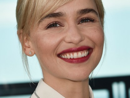 Emilia Clarke megrázó fotókat osztott meg: így lábadozott az agyműtétek után