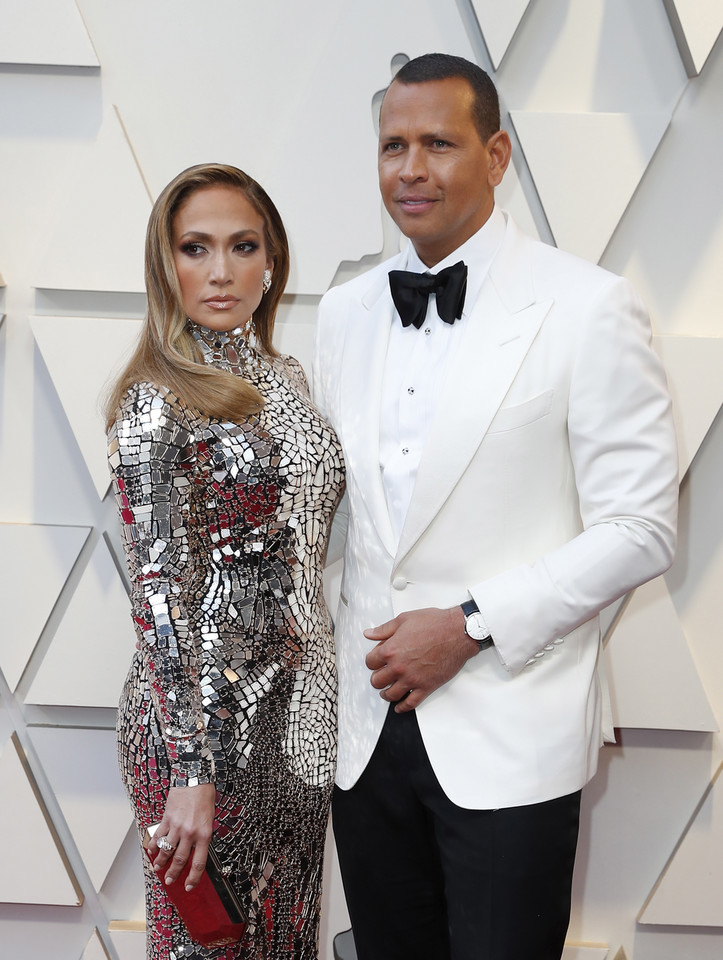 Oscary 2019: Jennifer Lopez w szklanej kreacji