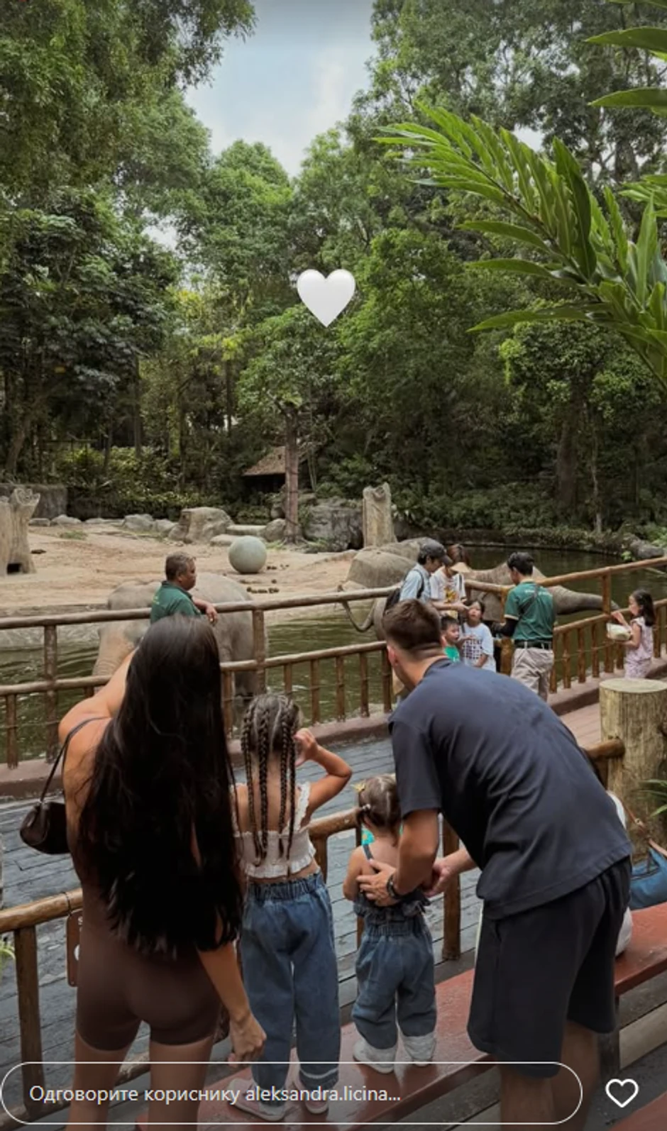 Luka Adžić sa porodicom uživa