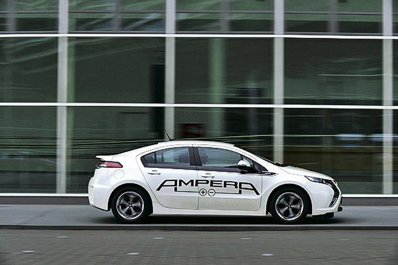 Toyota Prius kontra Opel Ampera: porównanie ekologicznych kompaktów