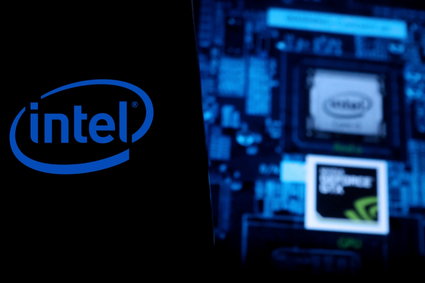 Intel chce odmienić rynek laptopów. Po pomoc sięga do konkurencji