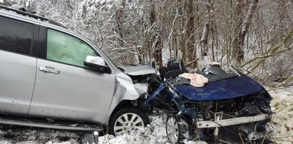 Tragedia w Hucie Szklanej. Nie żyje młode małżeństwo. Ich synek walczy o życie