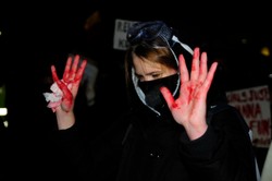 Policja użyła siły wobec Strajku Kobiet przed TK. Lempart wśród zatrzymanych