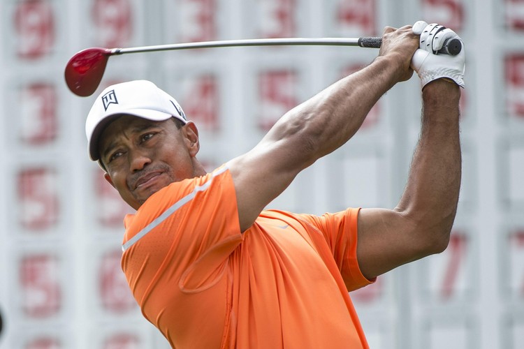 <b>1. Amerykański golfista Tiger Woods - rocznie zarabia 78,1 mln dol.</b>
<br>
<br>
W tym za grę dostaje 13,1 mln dol., a 65 mln zarabia poza boiskiem (na przykład reklamy)