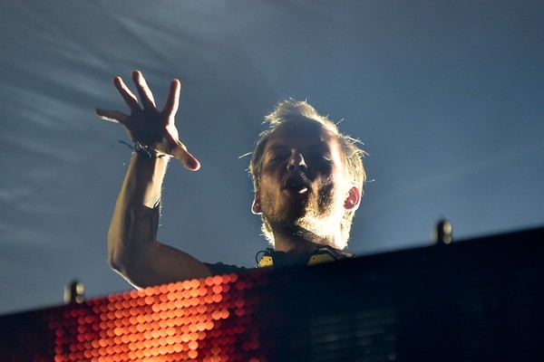 643596_the-cuban-flag-is-raised-over-their-new-embassy-in-washington-ap