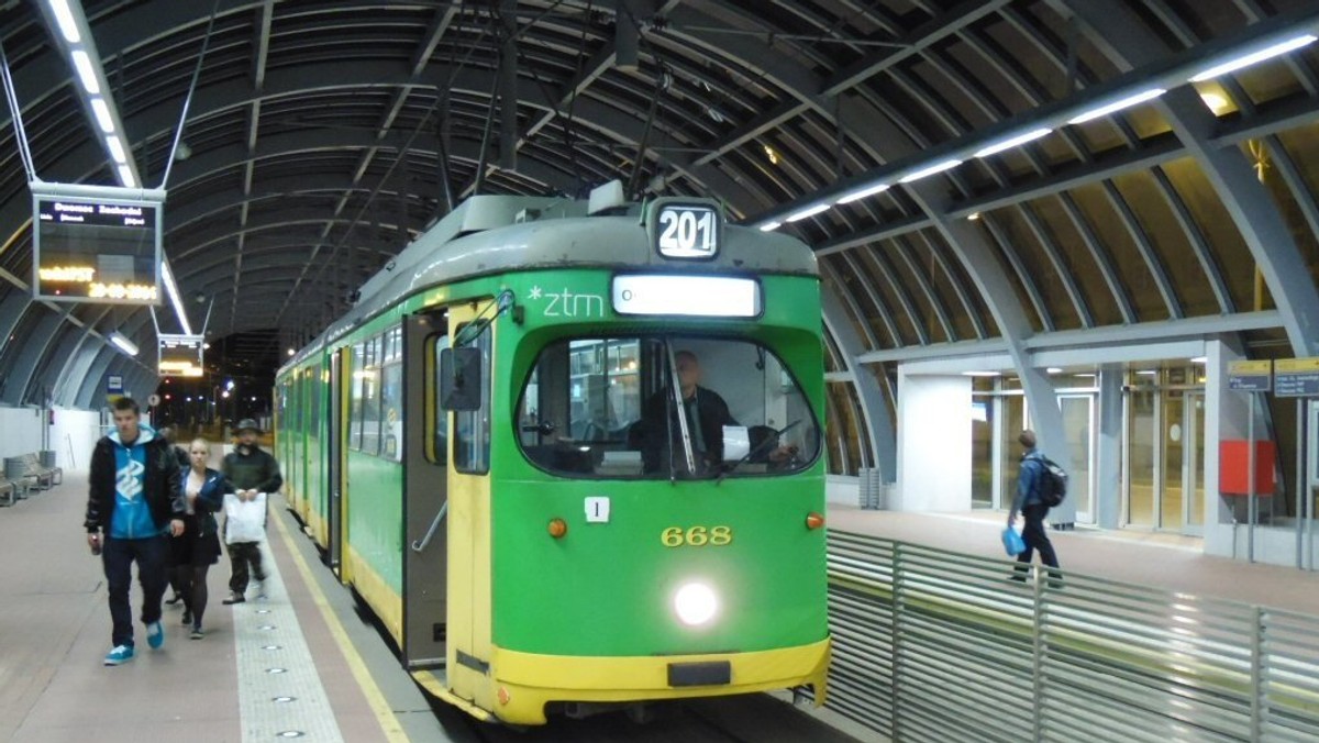 W piątek rozpocznie się rozbiórka wiaduktu estakady katowickiej nad ulicami Chartowo i Żegrze na poznańskich Ratajach. Na miesiąc swoje trasy zmieni sześć linii autobusowych, a tramwaje nocne linii nr 201 będą jeździć na Franowo.