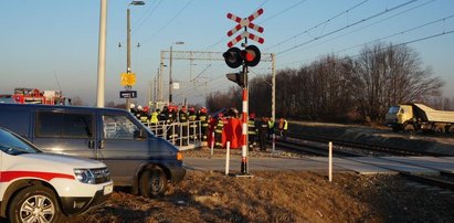 Śmierć na torach. Pociąg wjechał w auto