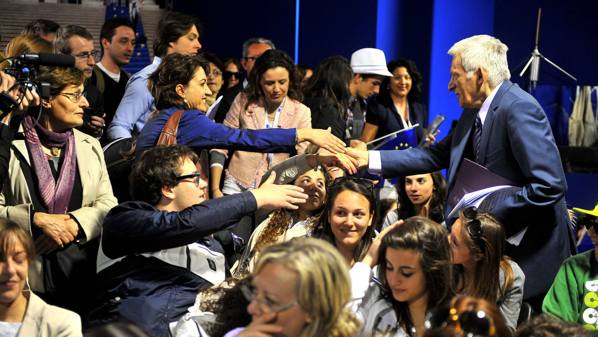 Prezydent Włoch Giorgio Napolitano w przesłaniu wideo do uczestników Festiwalu Europy we Florencji skrytykował dzisiaj Unię Europejską za brak "satysfakcjonującej" wspólnej polityki zagranicznej.