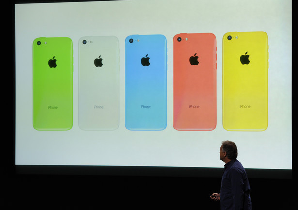 Philip Schiller, wieceprezes marketingu Apple podczas prezentacji nowego modelu iPhone 5C. Cupertino, Kalifornia, USA. 10.09.2013.