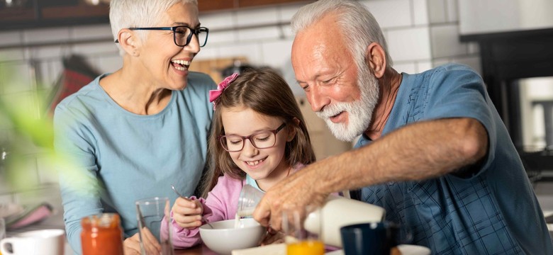 Wierszyki na Dzień Babci i Dziadka 2026. Krótkie, piękne i wzruszające wierszyki dla babci i dziadka