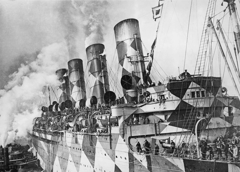 Okręt wojskowy USS Leviathan w kamuflażu, 1918 r.