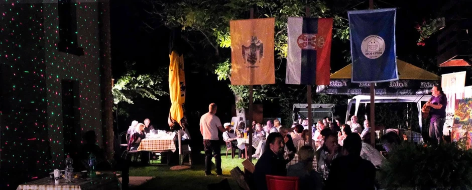 Dručenje umetnika u domu porodice Jakšić u Krčedinu
