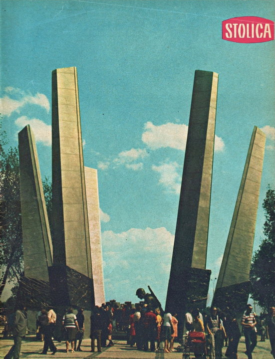 "Pomnik "Chwała Saperom" - dłuta Stanisława Kulona" - zdjęcie (skan) pochodzi z tygodnika Stolica nr 22 (1434) 01.06.1975