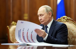 w rosji uznano go za zdrajcę. reżim władimira putina w akcie zemsty odebrał mu wszystkie tytuły