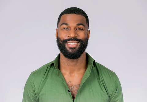 One of the housemates who won the hearts of fans and viewers of BBNaija from day 1 is Mike. Maybe because of his marital status or accent, the ladies can't simply get enough of him. [MultiChoice]