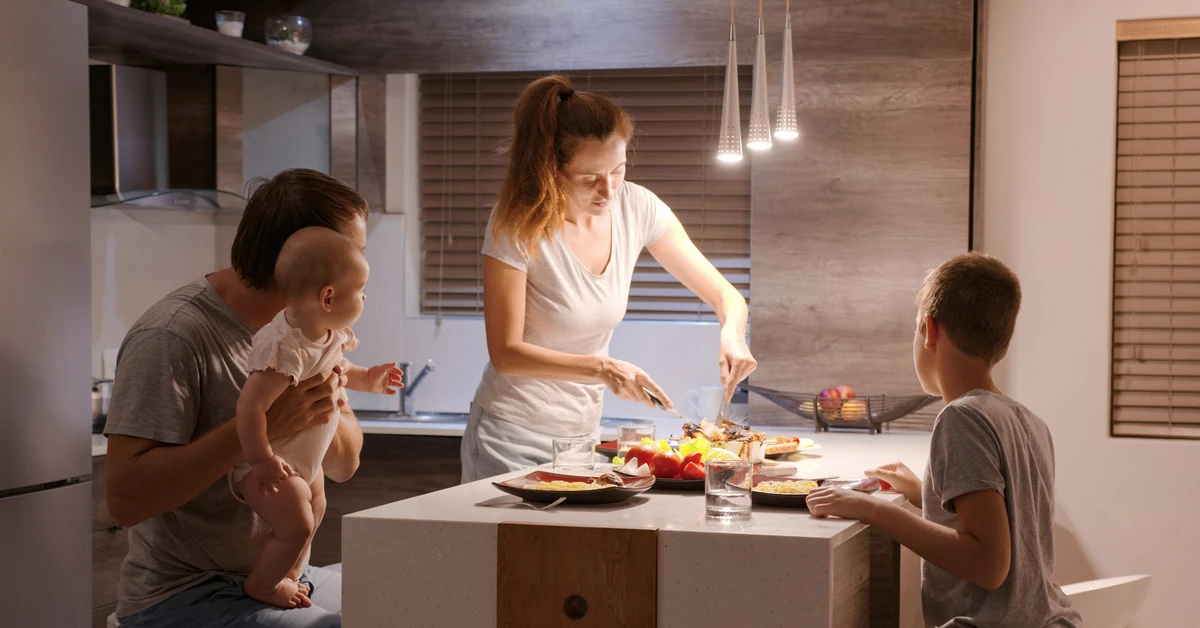 Lekko pikantne curry z ziemniaków i ciecierzycy z koperkiem to danie rozgrzewające jak wełniany koc