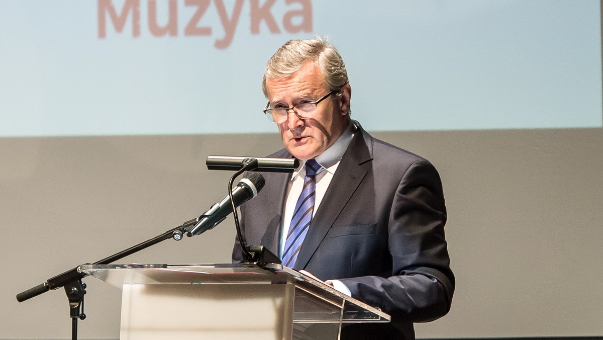 Większość konstytucyjną zbudujemy za dwa lata w normalnym trybie wyborczym - powiedział w wywiadzie dla "Rzeczpospolitej" wicepremier, minister kultury i dziedzictwa narodowego Piotr Gliński. - Czy Myszka Miki jest słusznie częścią kultury? Jest i już. Z Wałęsą też tak wyszło - stwierdził Gliński w wywiadzie.