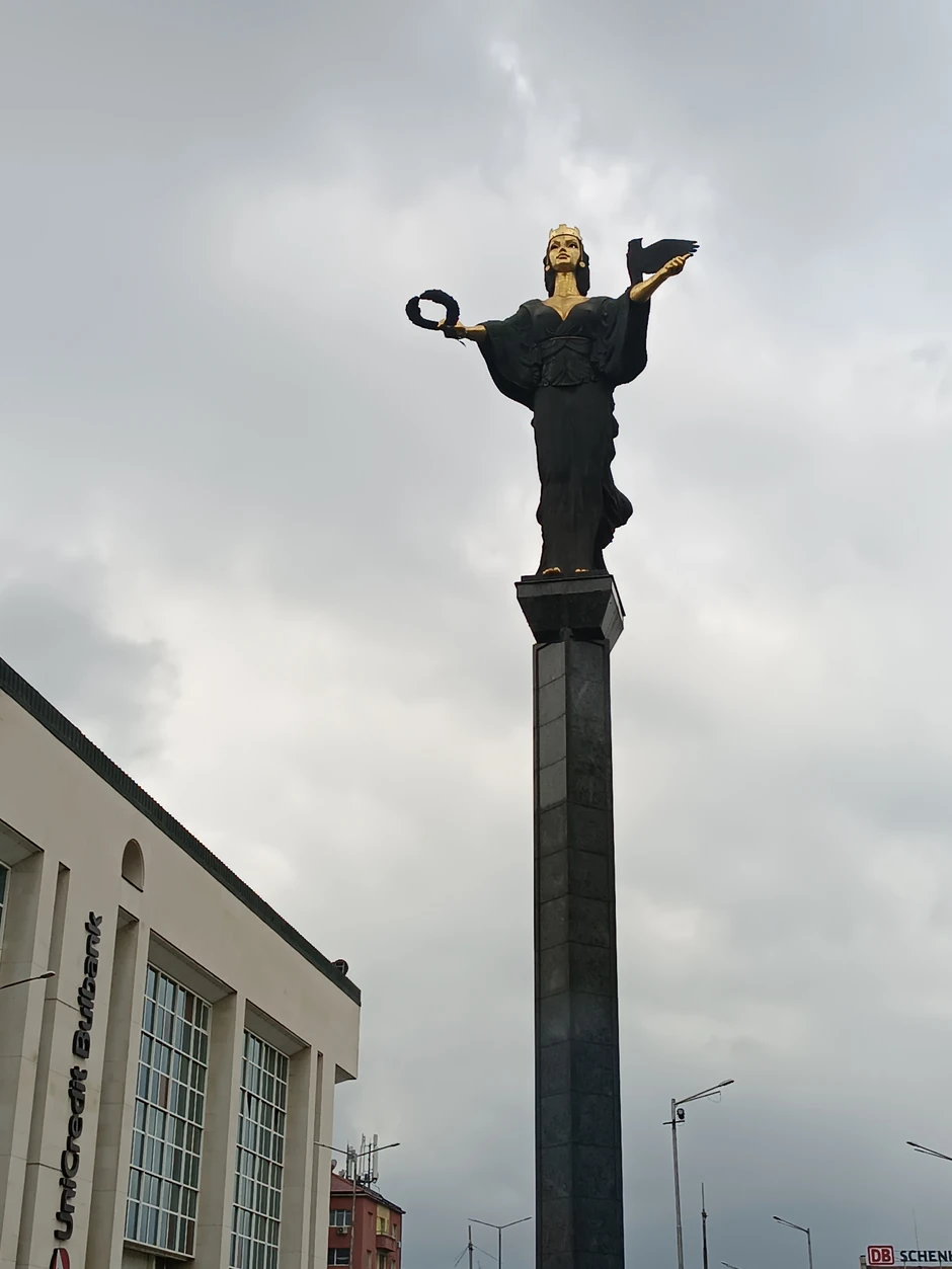 Spomenik Svetoj Sofiji